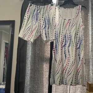 2 piece set - high slit on both sides of shirt.